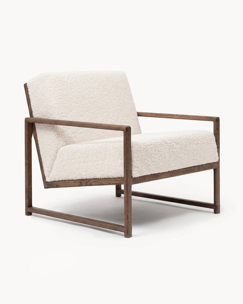 Armchair Einar in ivory bouclé on a solid dark oak frame, three-quarter view